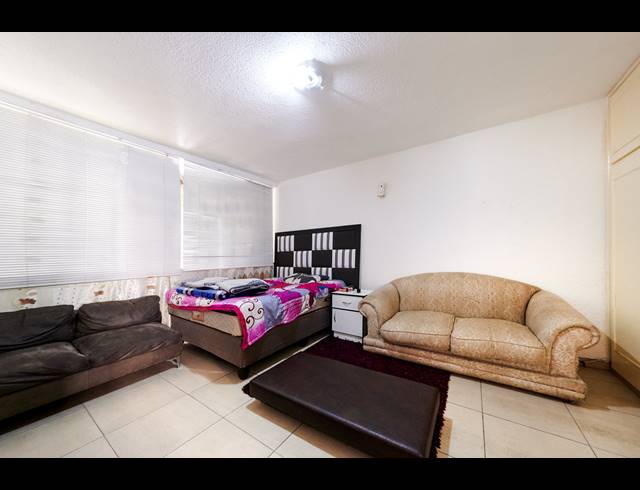 2 BEDROOM APARTMENT FOR SALE IN HALFWAY HOUSE